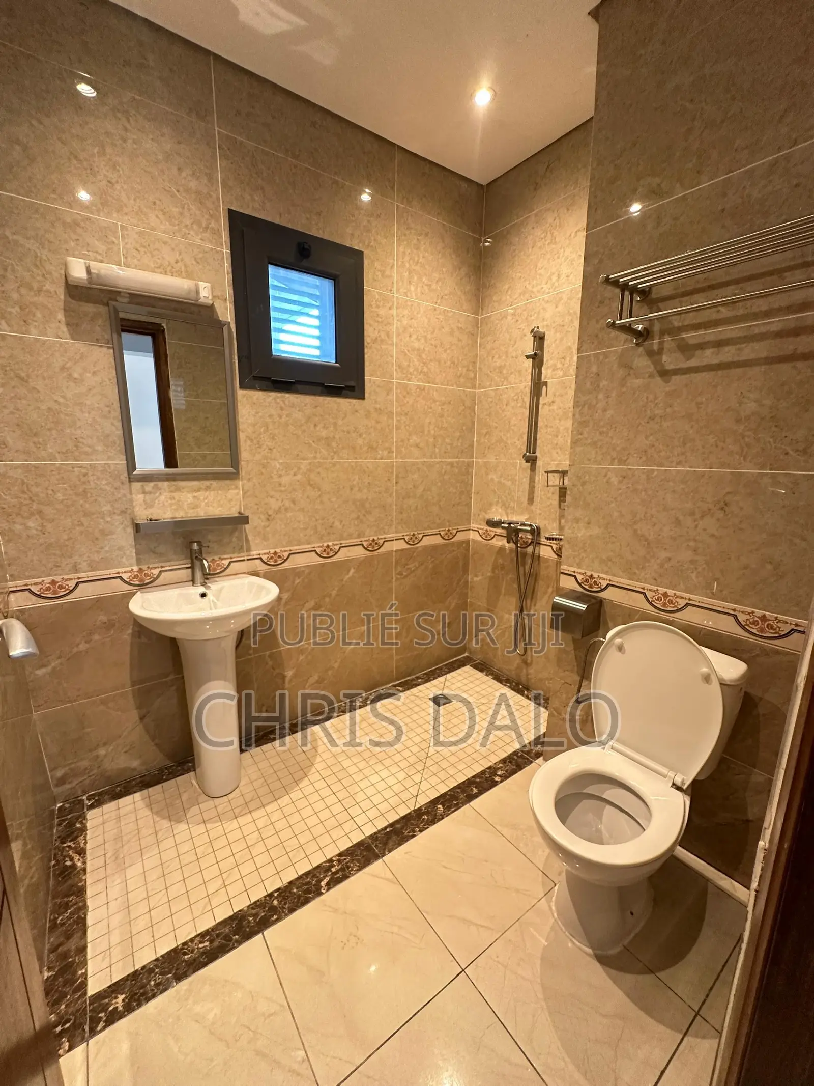 2chbre Appartement dans Roberson, Cocody à Louer