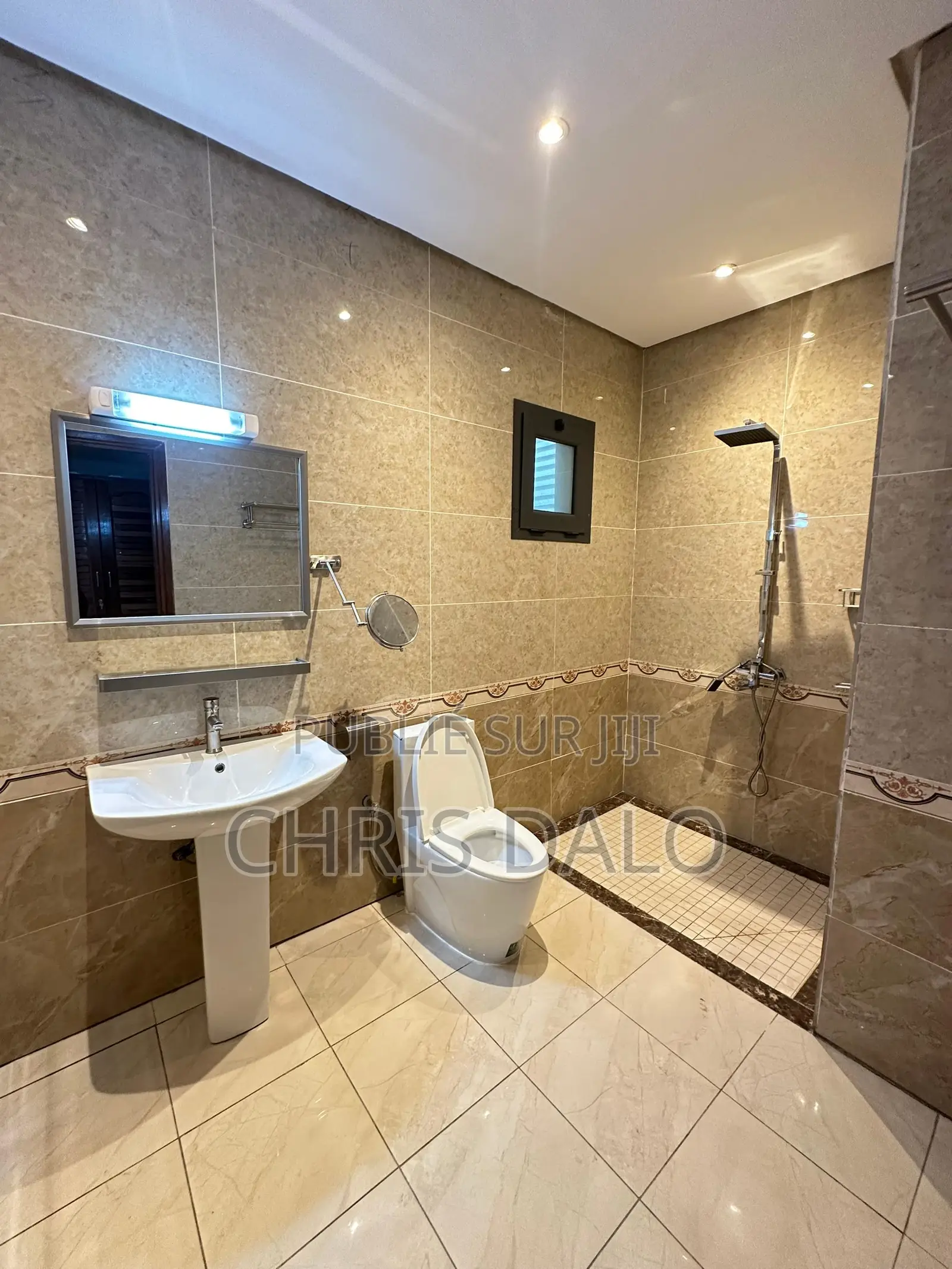 2chbre Appartement dans Roberson, Cocody à Louer