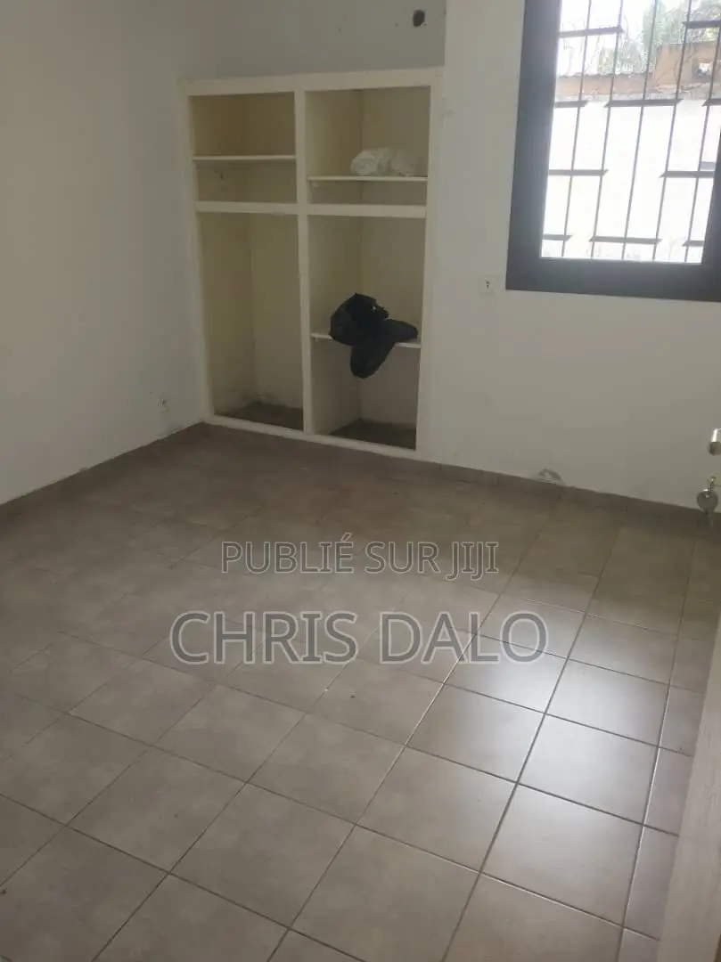 4chbre Villa dans Roberson, Cocody à Louer