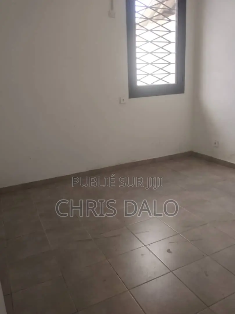 4chbre Villa dans Roberson, Cocody à Louer
