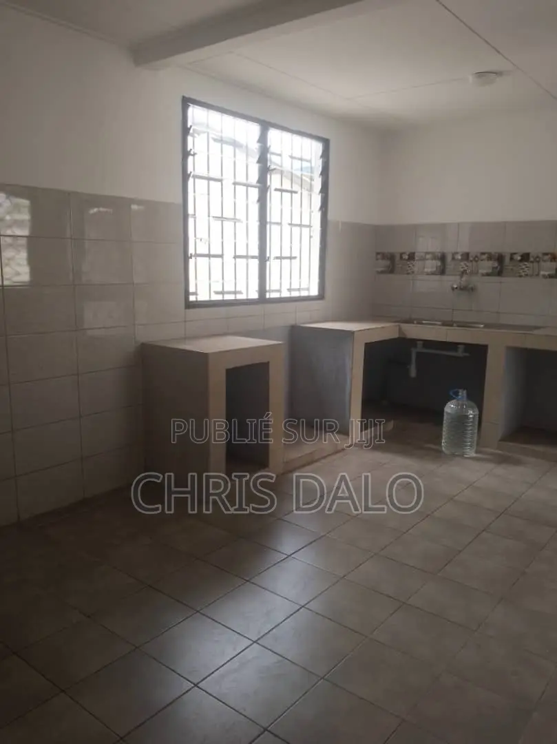 4chbre Villa dans Roberson, Cocody à Louer