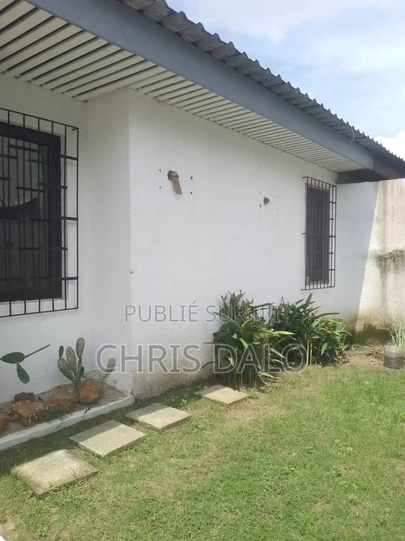 4chbre Villa dans Roberson, Cocody à Louer