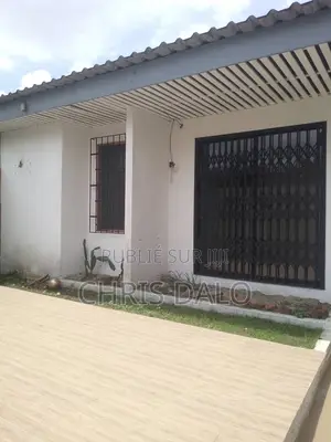 4chbre Villa dans Roberson, Cocody à Louer