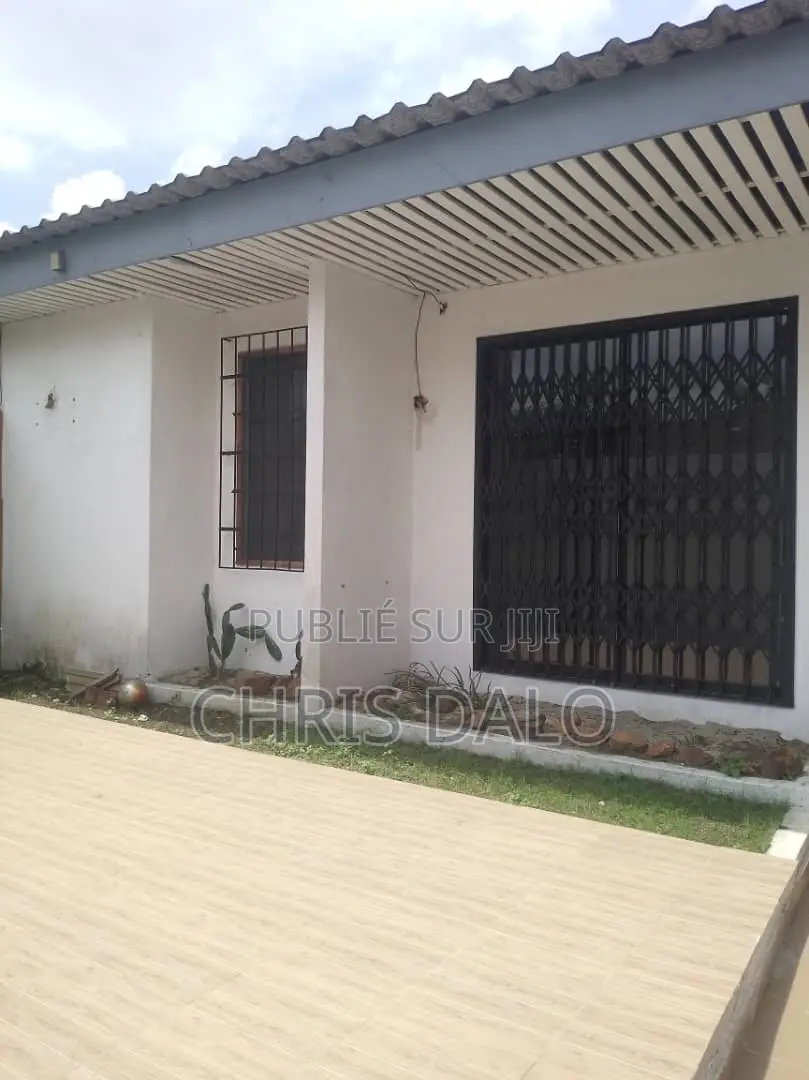 4chbre Villa dans Roberson, Cocody à Louer