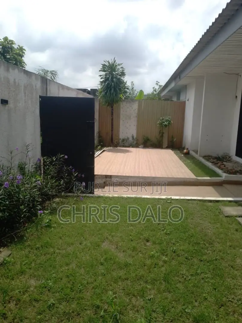 4chbre Villa dans Roberson, Cocody à Louer