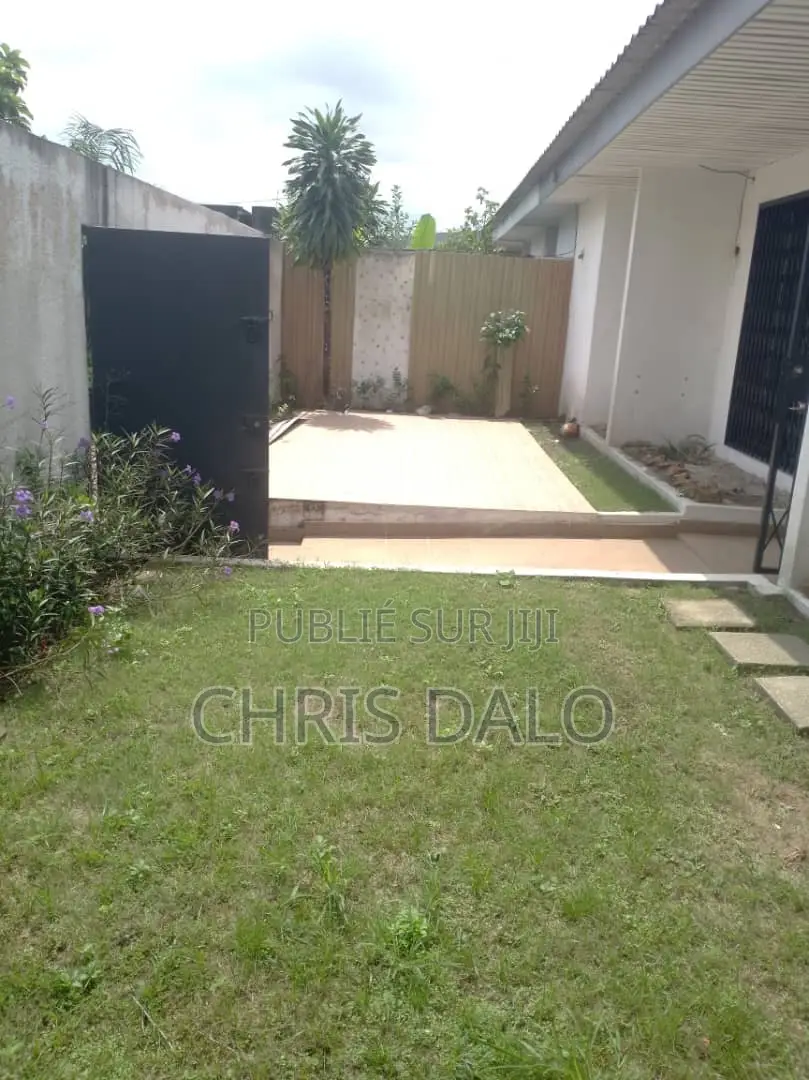 4chbre Villa dans Roberson, Cocody à Louer