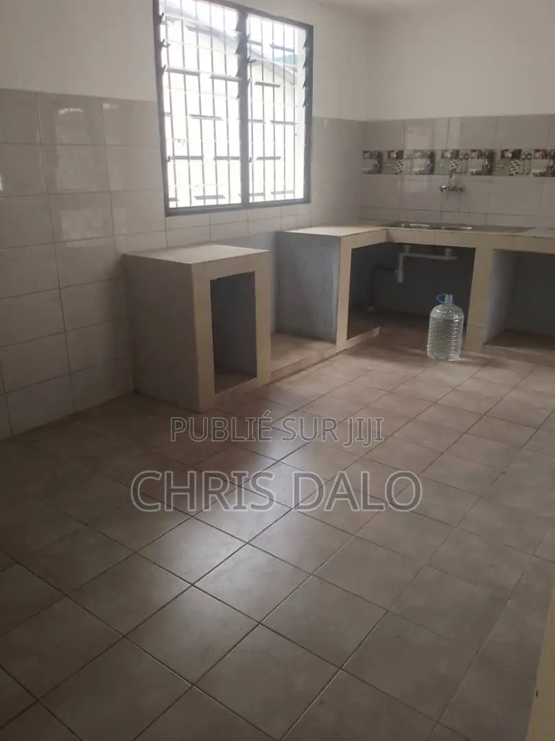 4chbre Villa dans Roberson, Cocody à Louer