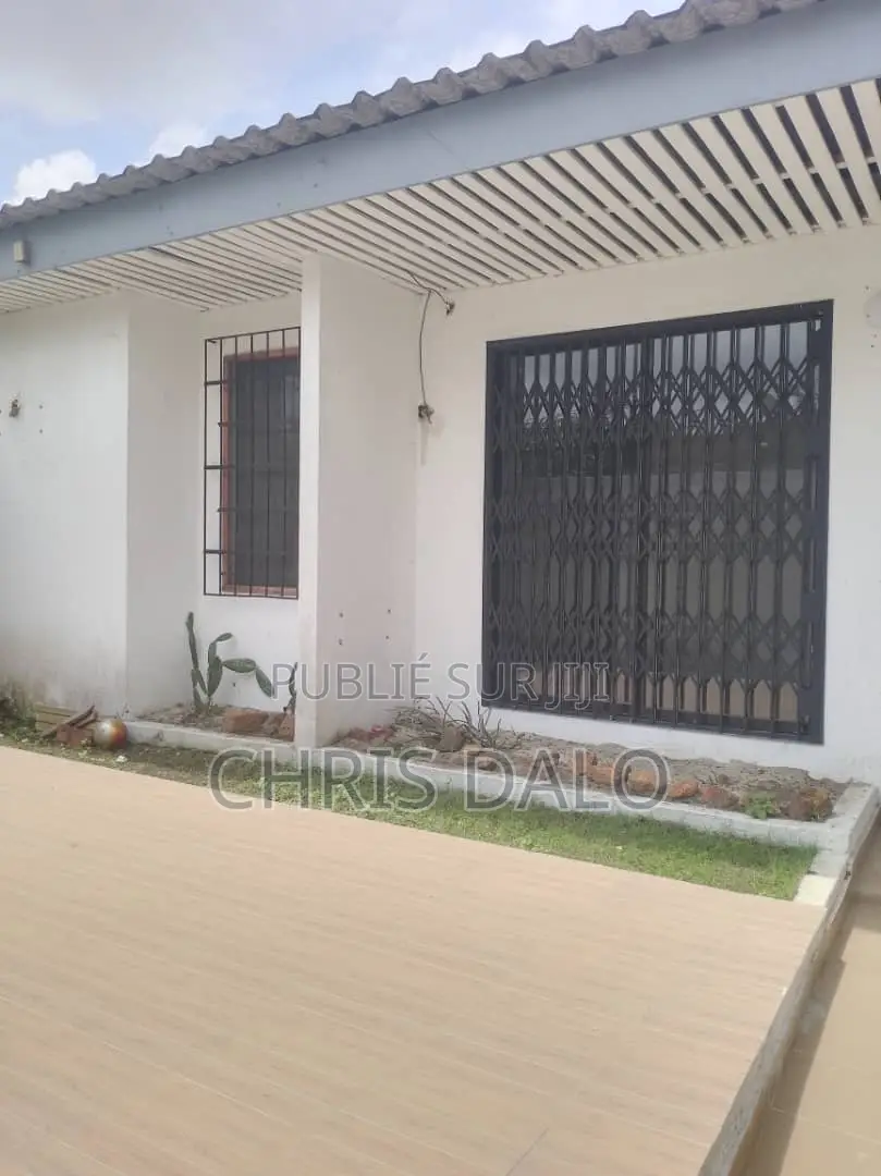 4chbre Villa dans Roberson, Cocody à Louer