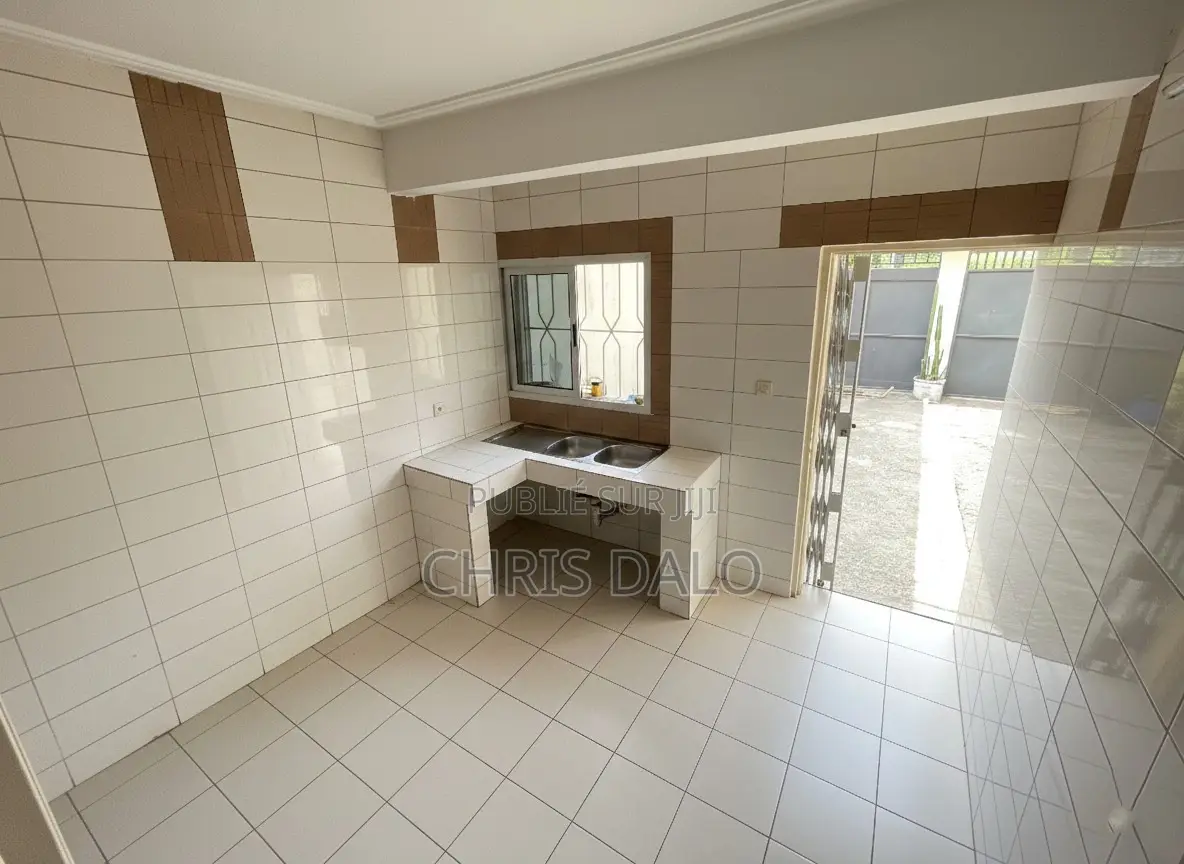 5chbre Duplex dans Roberson, Cocody à Vendre