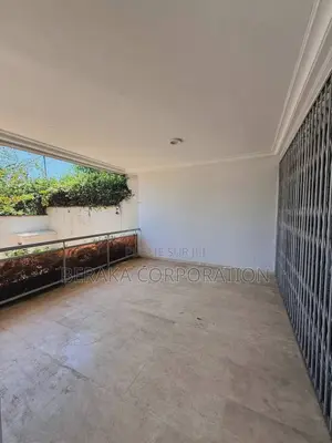 8chbre Maison dans Beraka Corporation, Cocody à Louer