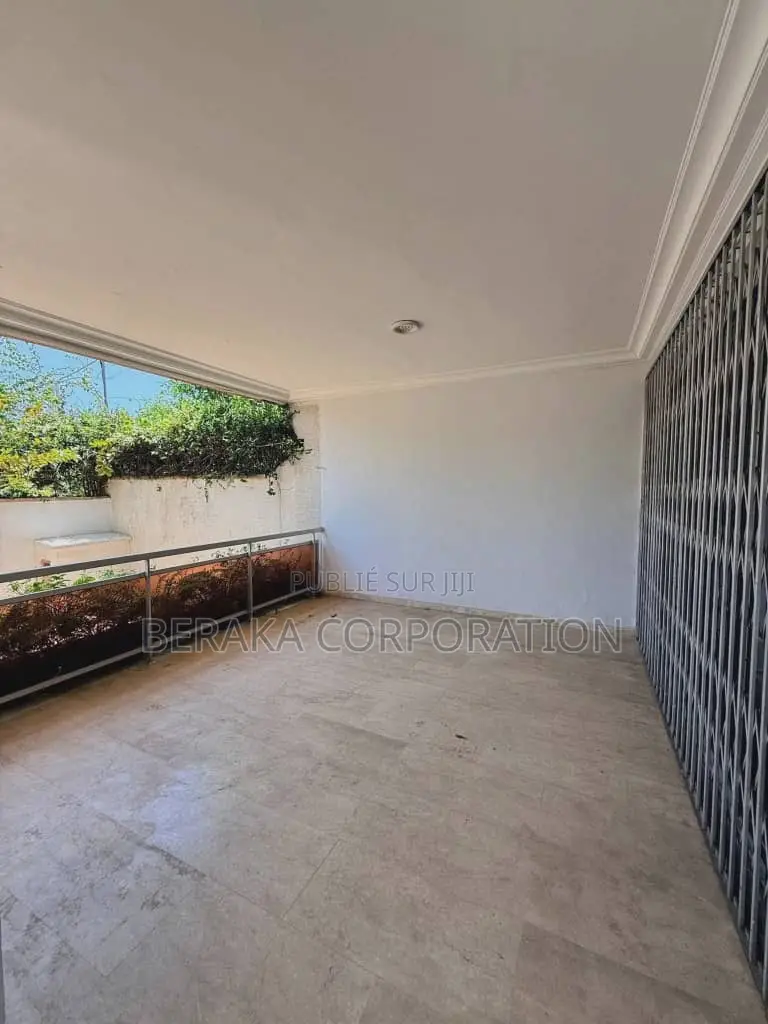 8chbre Maison dans Beraka Corporation, Cocody à Louer