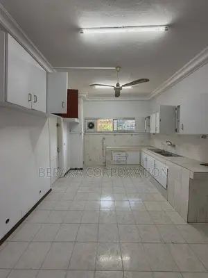 8chbre Maison dans Beraka Corporation, Cocody à Louer