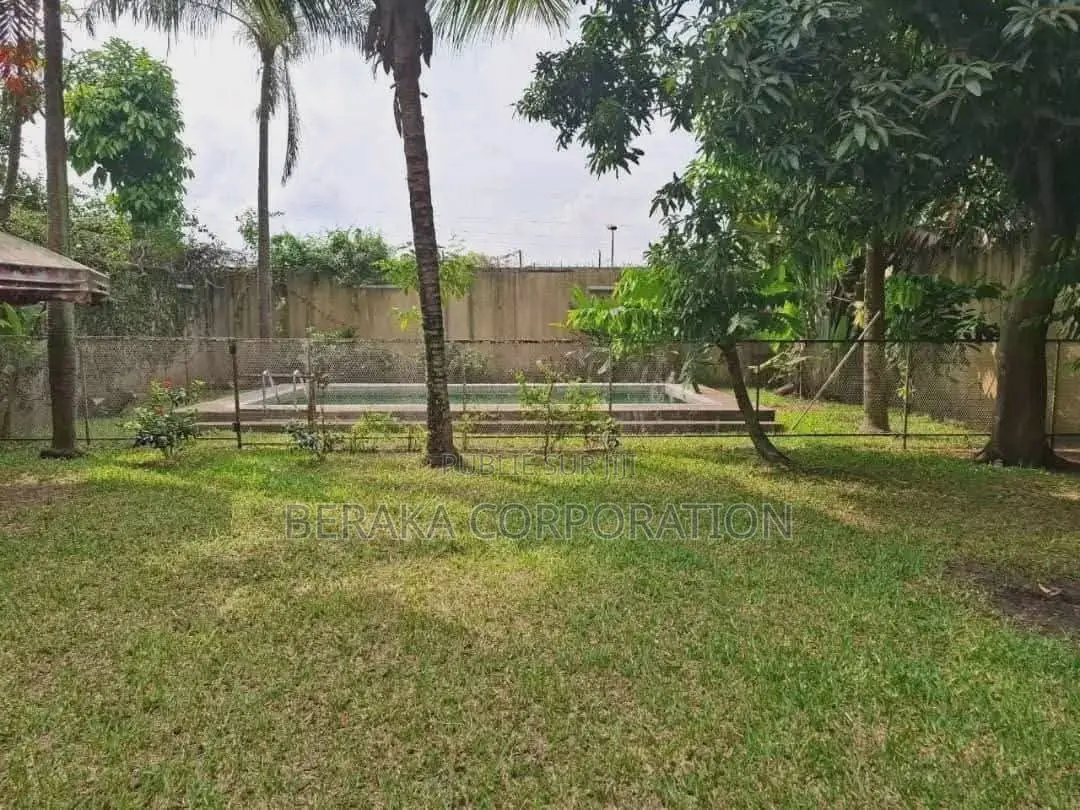 8chbre Maison dans Beraka Corporation, Cocody à Louer