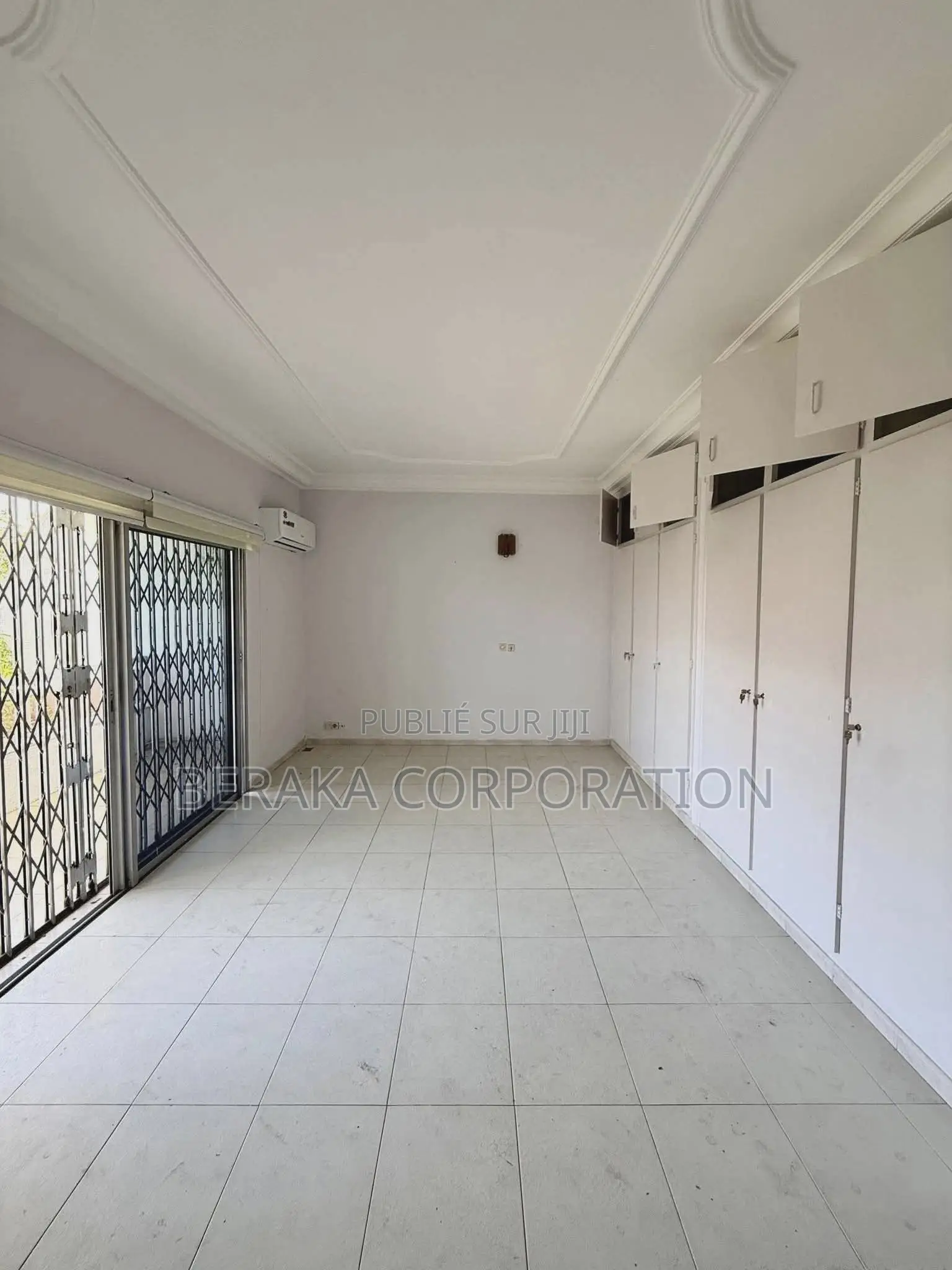 8chbre Maison dans Beraka Corporation, Cocody à Louer