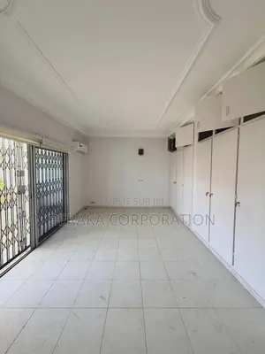 8chbre Maison dans Beraka Corporation, Cocody à Louer