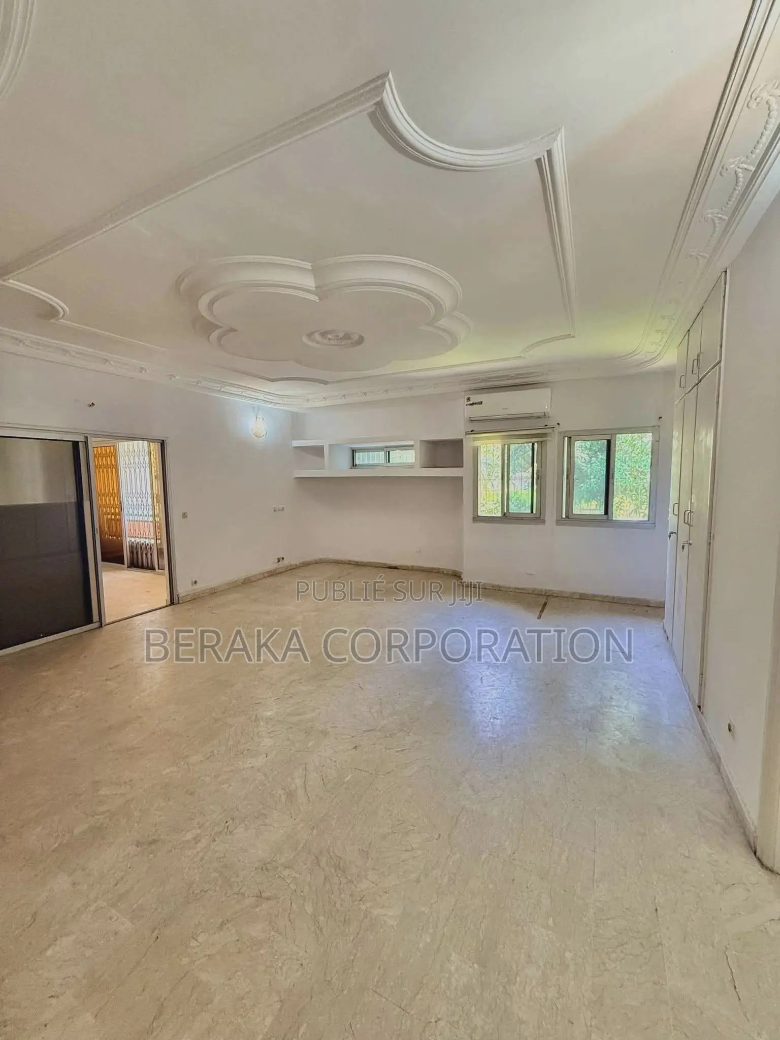8chbre Maison dans Beraka Corporation, Cocody à Louer