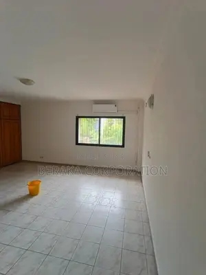 5chbre Maison dans Beraka Corporation, Cocody à Louer