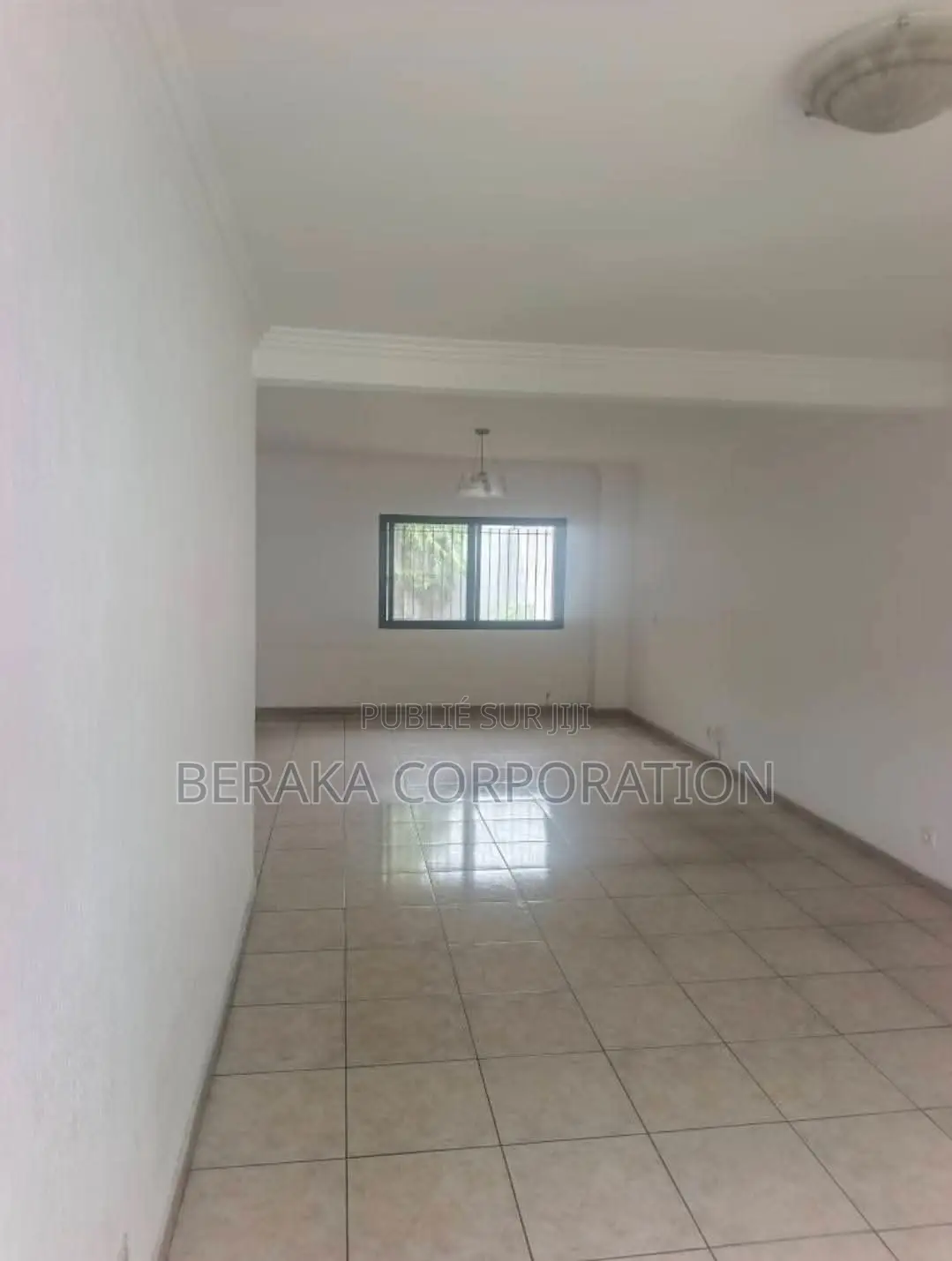 5chbre Maison dans Beraka Corporation, Cocody à Louer