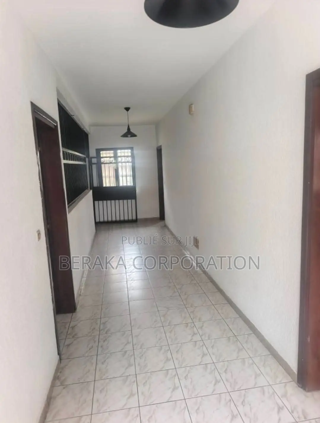 5chbre Maison dans Beraka Corporation, Cocody à Louer