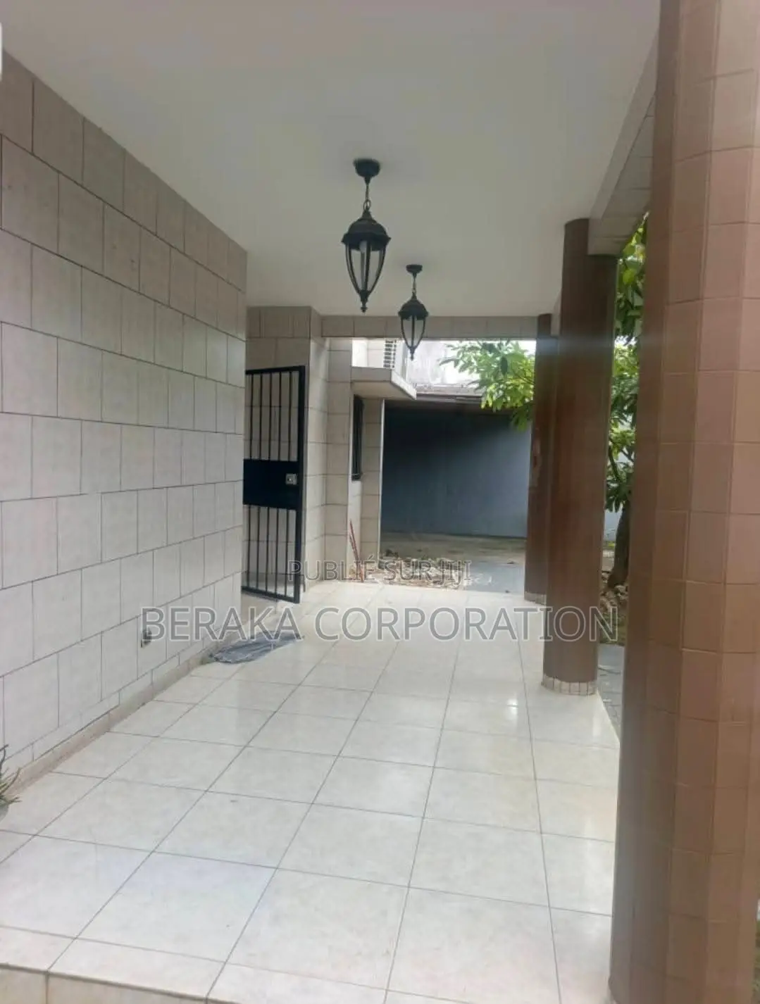 5chbre Maison dans Beraka Corporation, Cocody à Louer
