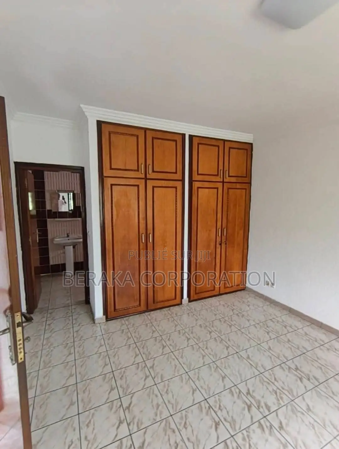 5chbre Maison dans Beraka Corporation, Cocody à Louer