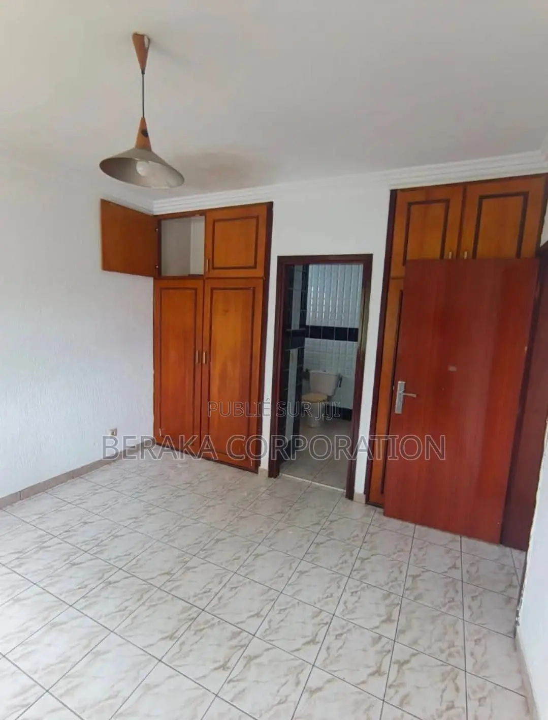 5chbre Maison dans Beraka Corporation, Cocody à Louer
