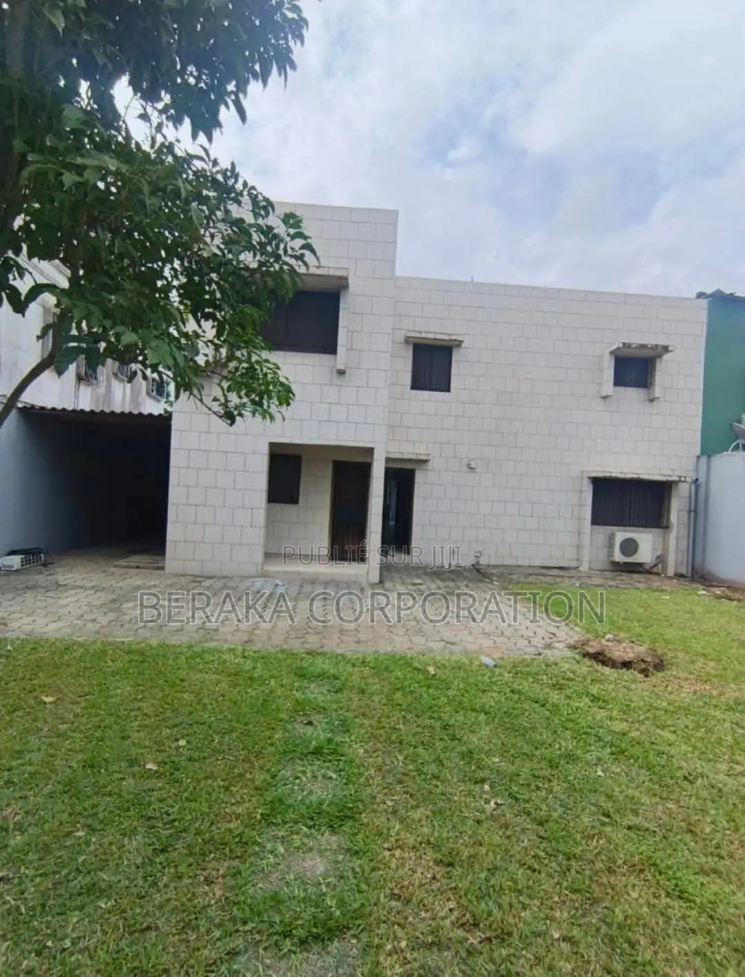 5chbre Maison dans Beraka Corporation, Cocody à Louer