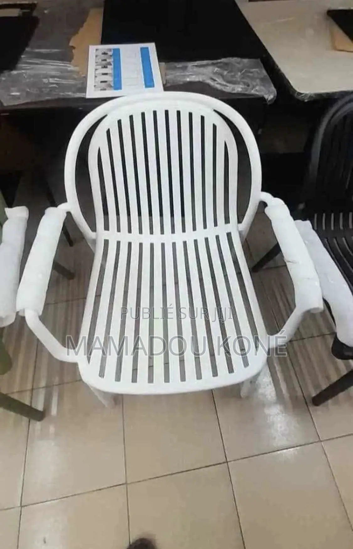 Chaise en Plastique Bien Confortable