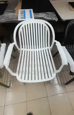 Chaise en Plastique Bien Confortable