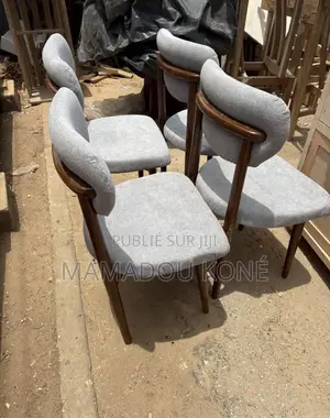 Chaise Disponible