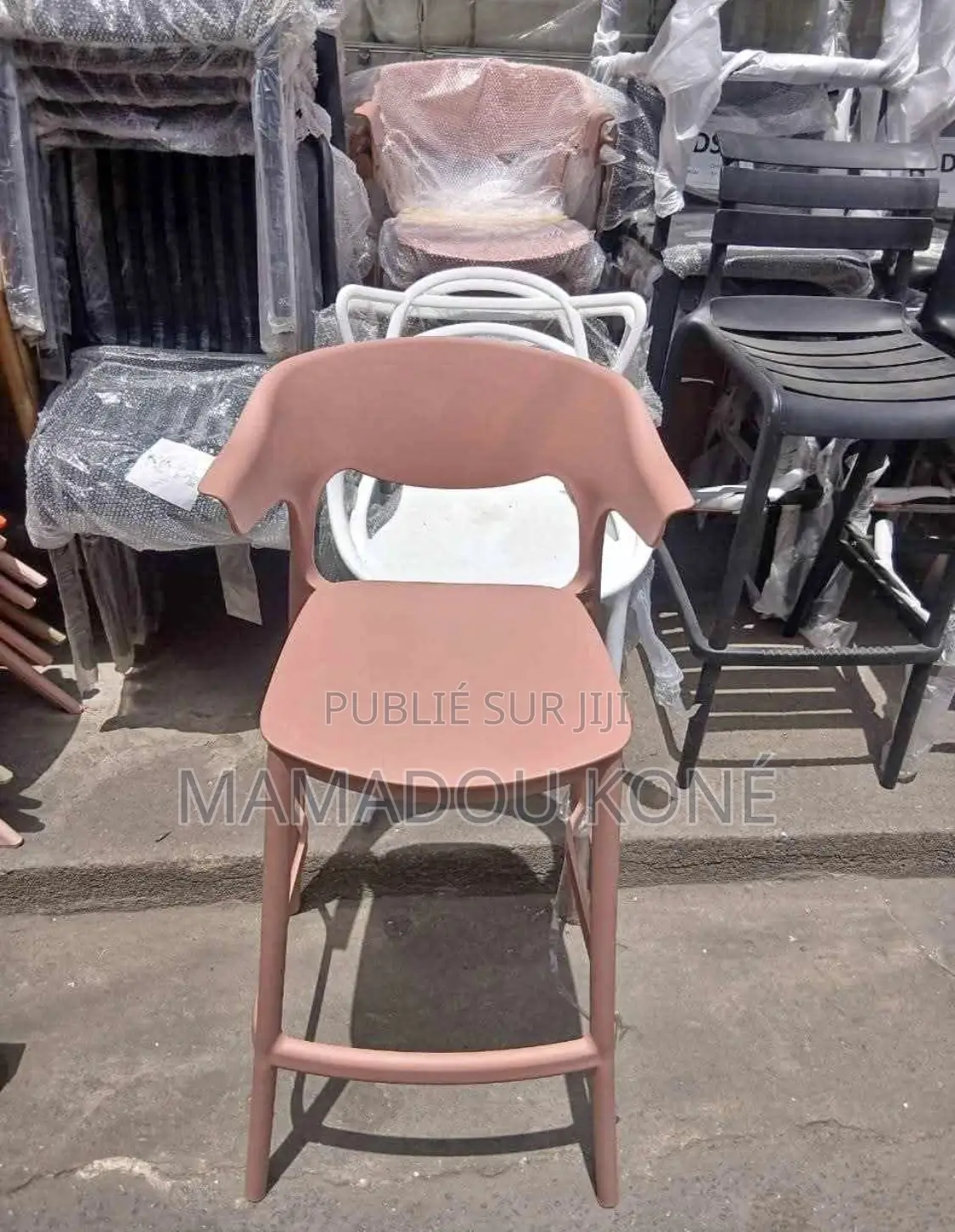Chaise en Plastique De La Hauteur