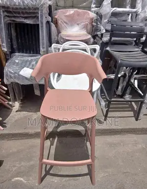 Chaise en Plastique De La Hauteur