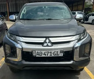 Mitsubishi L200 2022 Gris