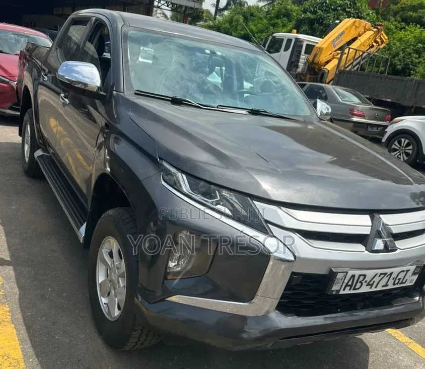 Mitsubishi L200 2022 Gris