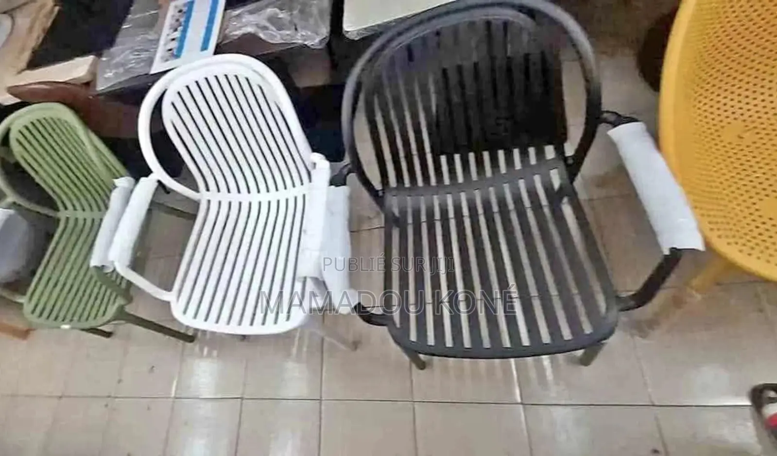 Chaise en Plastique Bien Confortable