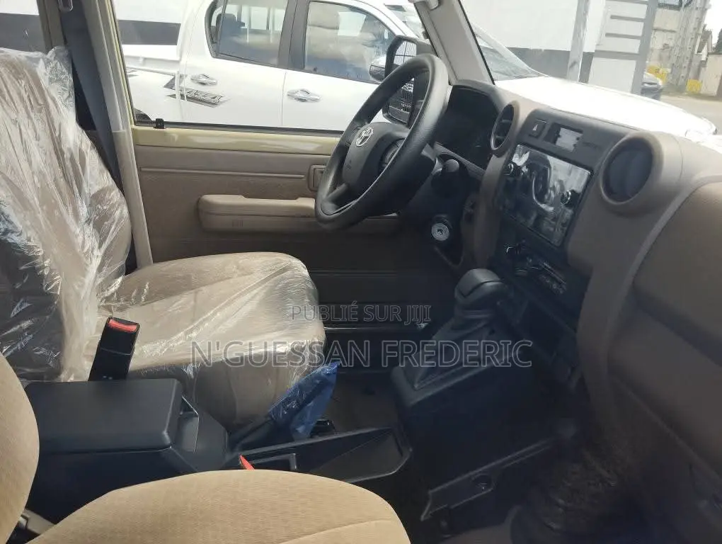 Nouveau Toyota Land Cruiser 79 Series 2025 Beige