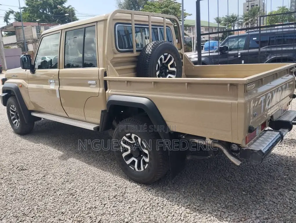 Nouveau Toyota Land Cruiser 79 Series 2025 Beige