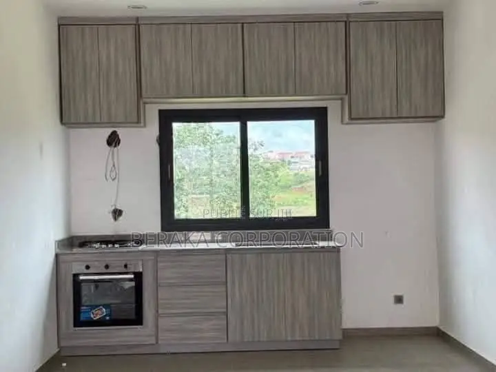 3chbre Maison dans Beraka Corporation, Cocody à Louer