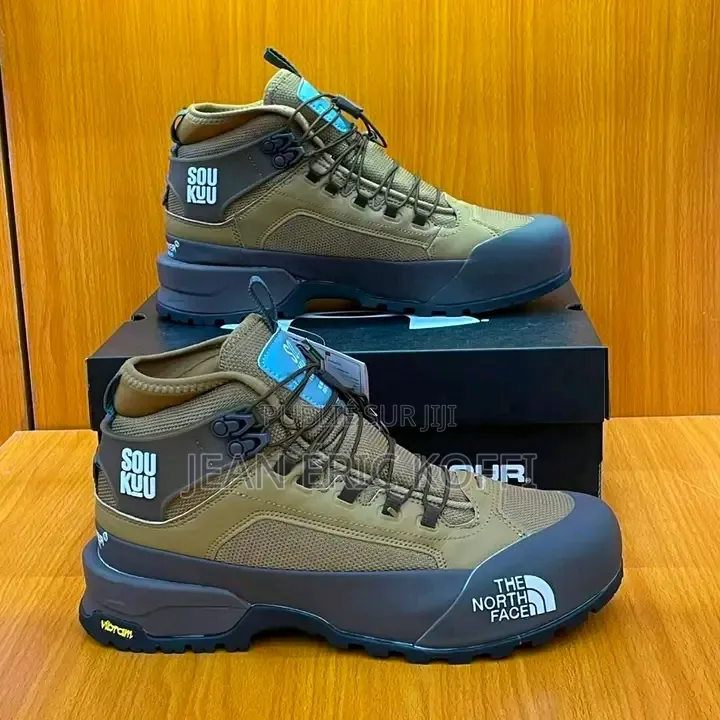 Chaussures Disponible