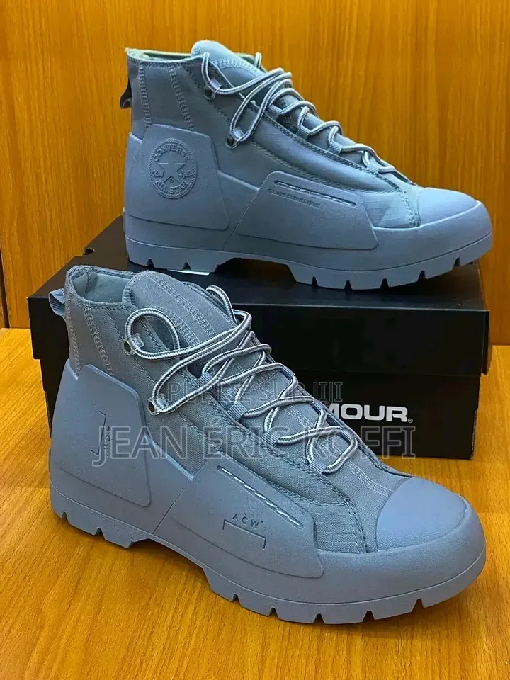 Chaussures Disponible