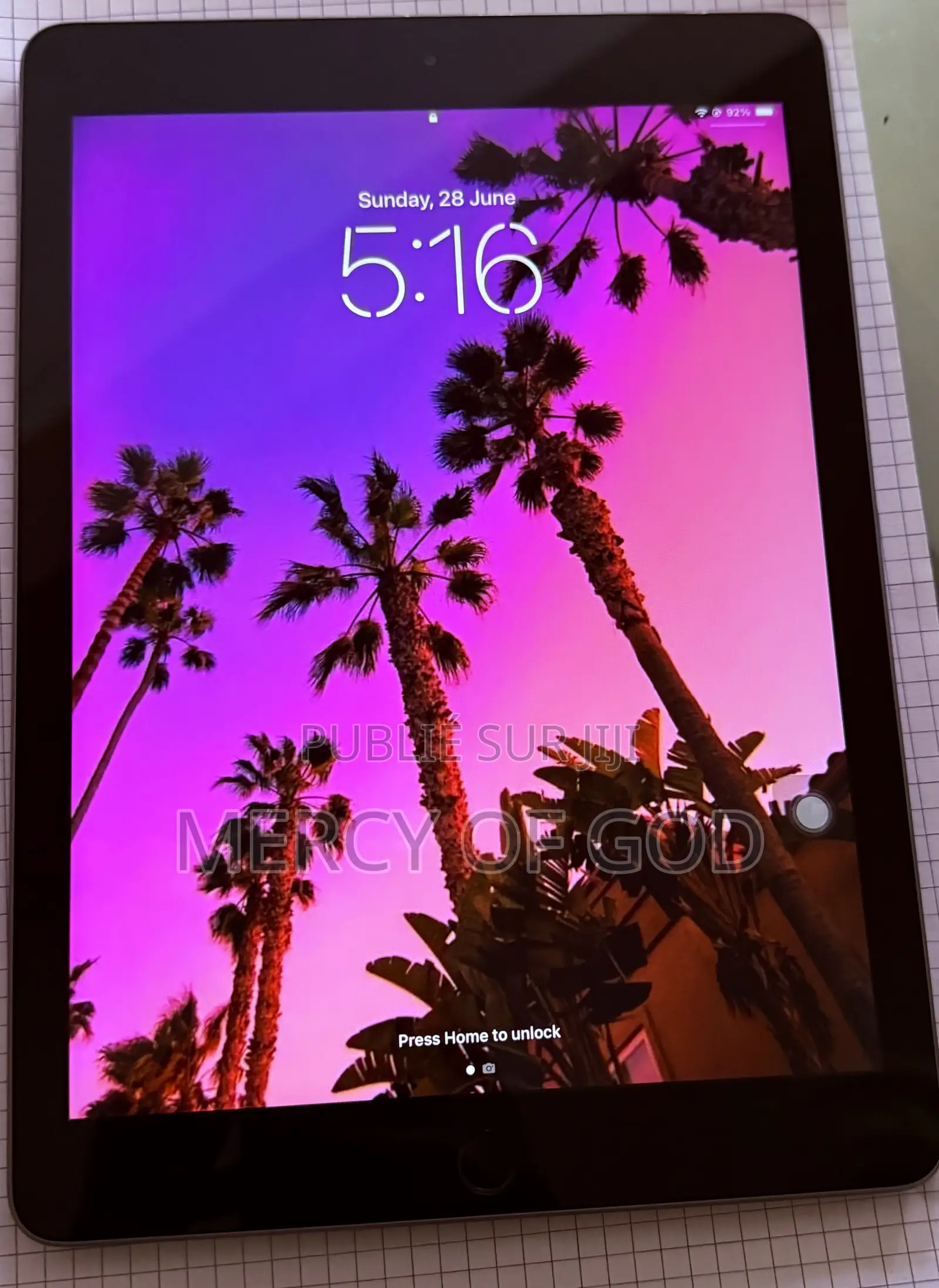 Nouveau Apple iPad Wi-Fi 32 GB Gris