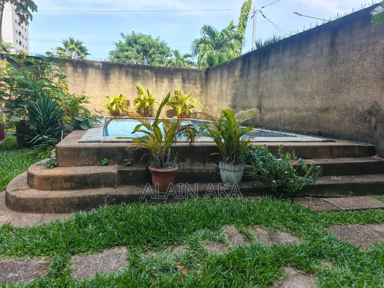 4chbre Villa dans Marcory à Vendre