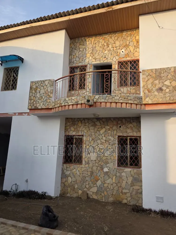 3chbre Duplex dans Cocody Palmeraie à Vendre