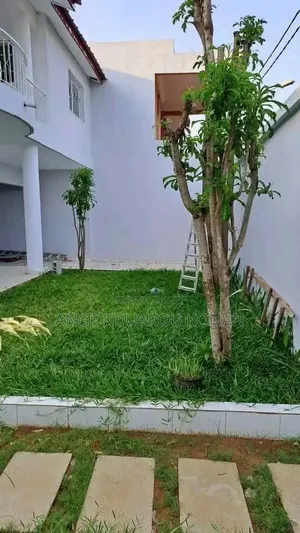 3chbre Duplex dans Ange Immobilier, Cocody à Louer