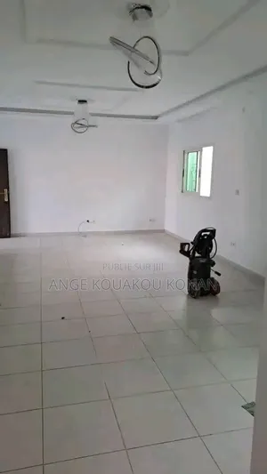 3chbre Duplex dans Ange Immobilier, Cocody à Louer