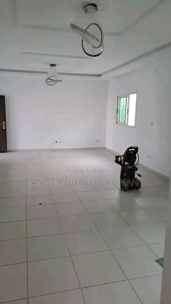 3chbre Duplex dans Ange Immobilier, Cocody à Louer