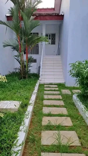 3chbre Duplex dans Ange Immobilier, Cocody à Louer