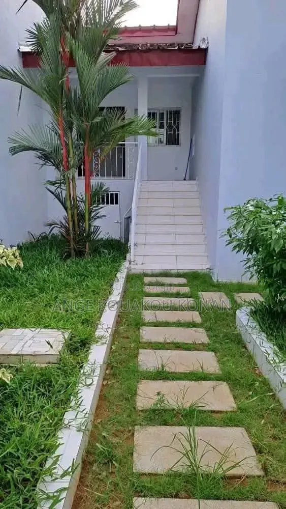 3chbre Duplex dans Ange Immobilier, Cocody à Louer