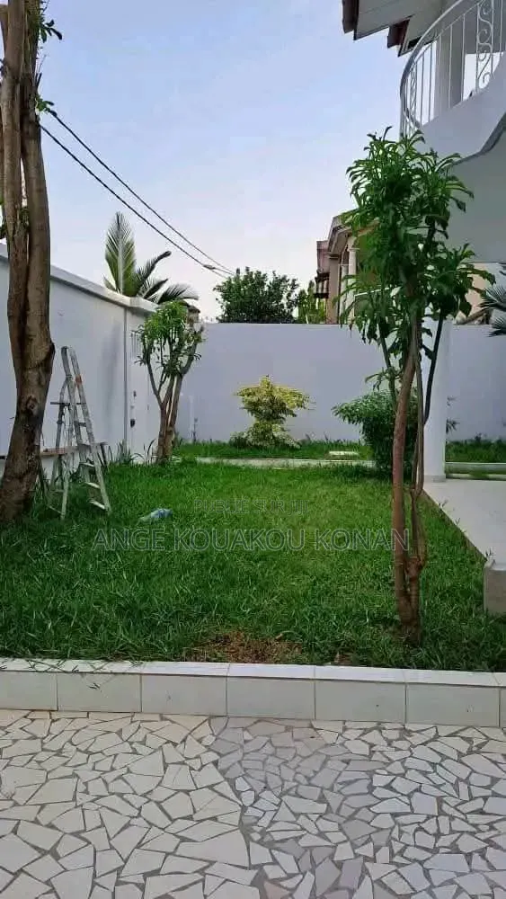 3chbre Duplex dans Ange Immobilier, Cocody à Louer