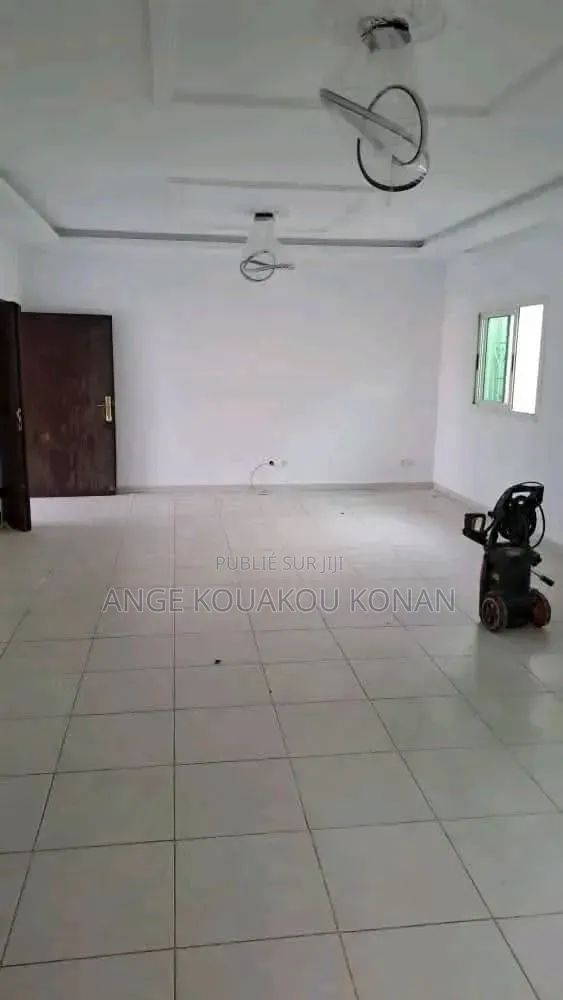 3chbre Duplex dans Ange Immobilier, Cocody à Louer